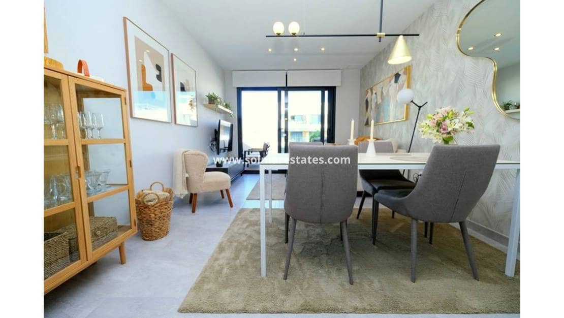 2 soveværelse Lejlighed til salg i Villamartin med swimmingpool - € 249.900 (Ref: 9804824)