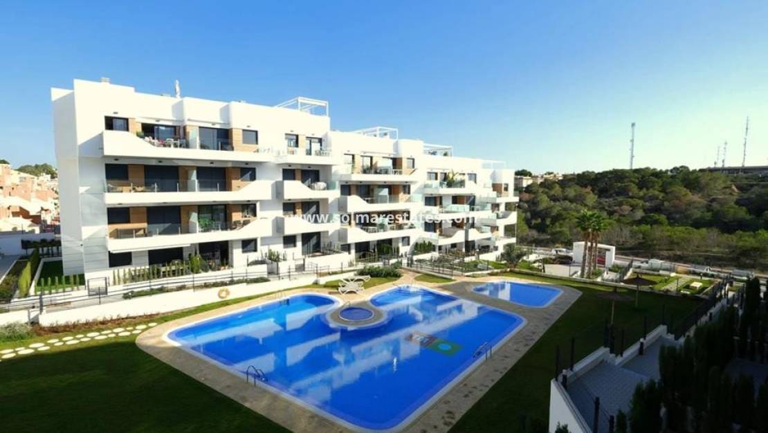 2 soveværelse Lejlighed til salg i Villamartin med swimmingpool - € 249.900 (Ref: 9804824)
