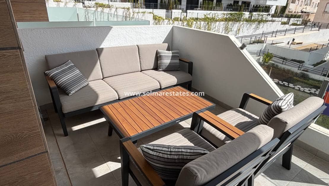 2 soveværelse Lejlighed til salg i Villamartin med swimmingpool - € 249.900 (Ref: 9804824)