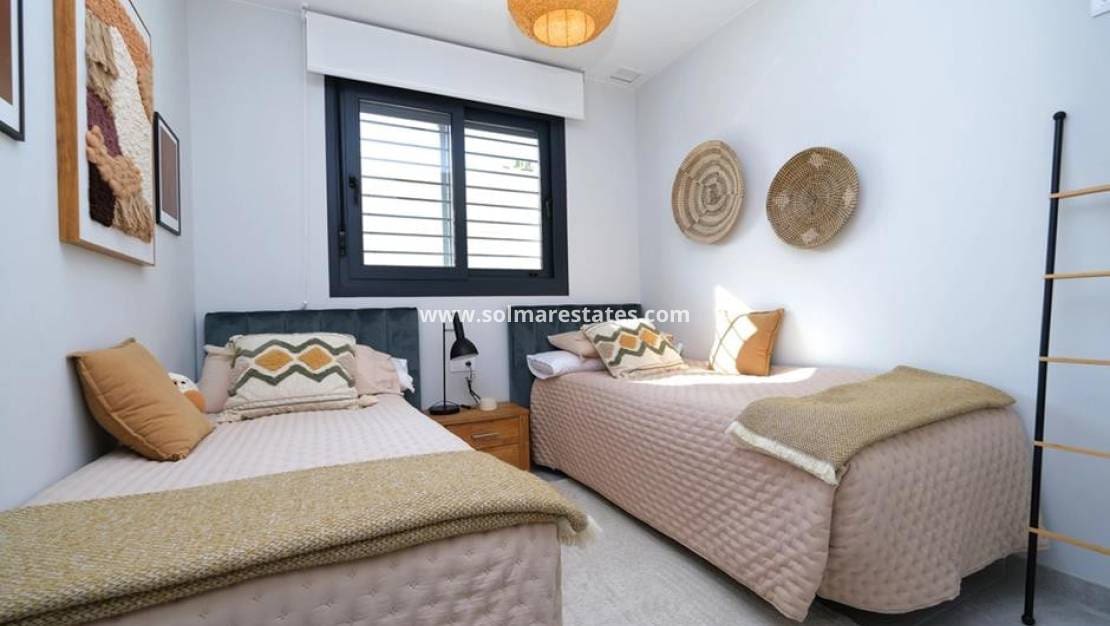 2 soveværelse Lejlighed til salg i Villamartin med swimmingpool - € 249.900 (Ref: 9804824)