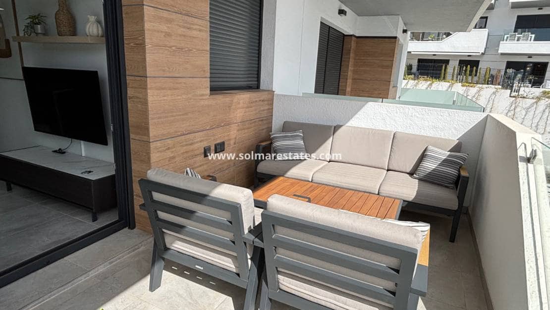 2 soveværelse Lejlighed til salg i Villamartin med swimmingpool - € 249.900 (Ref: 9804824)