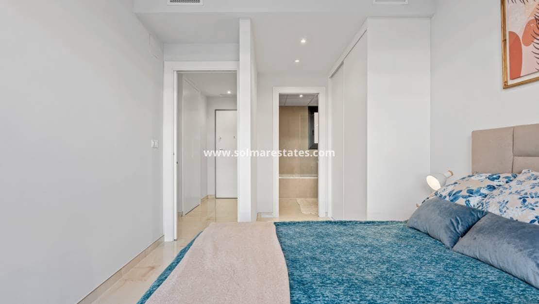 3 slaapkamer Appartement te koop in Playa Flamenca met zwembad - € 589.900 (Ref: 9805407)