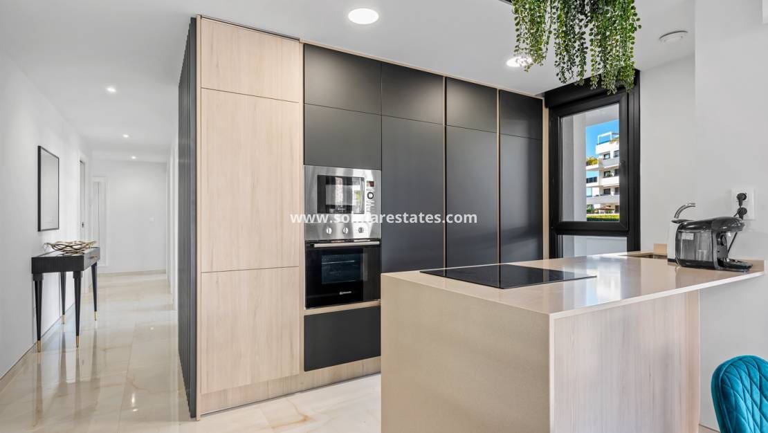 3 slaapkamer Appartement te koop in Playa Flamenca met zwembad - € 589.900 (Ref: 9805407)