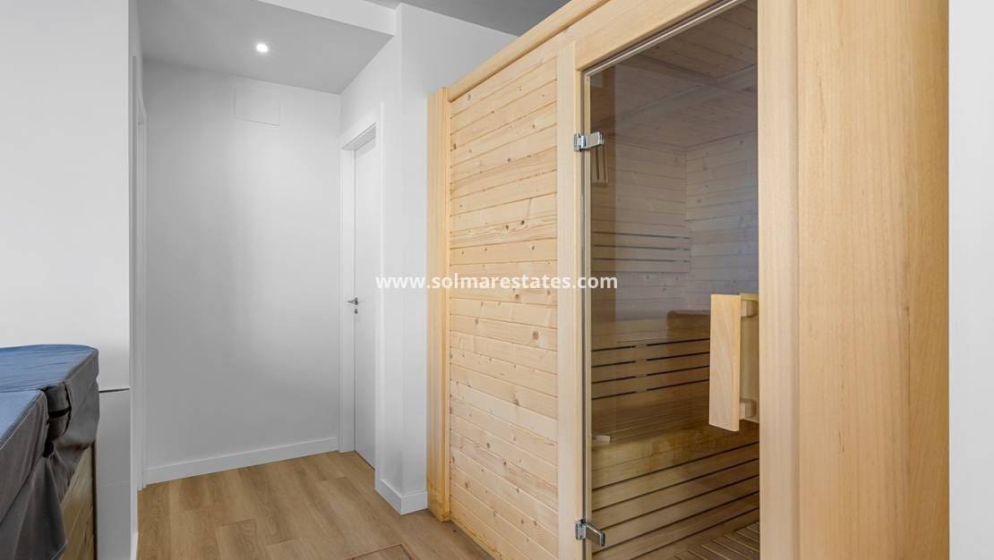 3 slaapkamer Appartement te koop in Playa Flamenca met zwembad - € 589.900 (Ref: 9805407)