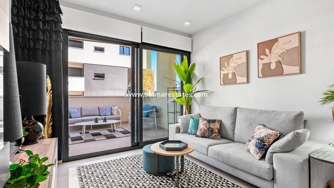 3 slaapkamer Appartement te koop in Playa Flamenca met zwembad - € 589.900 (Ref: 9805407)