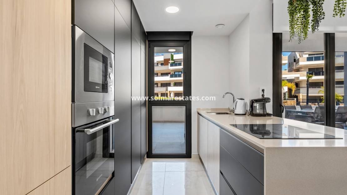 3 slaapkamer Appartement te koop in Playa Flamenca met zwembad - € 589.900 (Ref: 9805407)