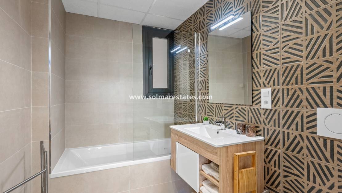 3 slaapkamer Appartement te koop in Playa Flamenca met zwembad - € 589.900 (Ref: 9805407)