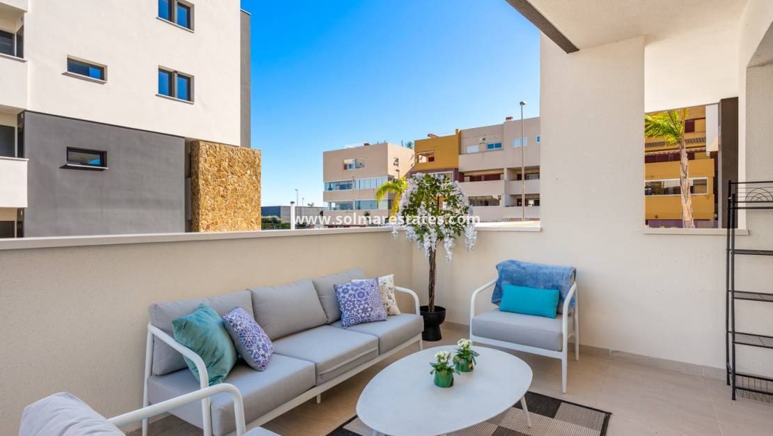 3 slaapkamer Appartement te koop in Playa Flamenca met zwembad - € 589.900 (Ref: 9805407)