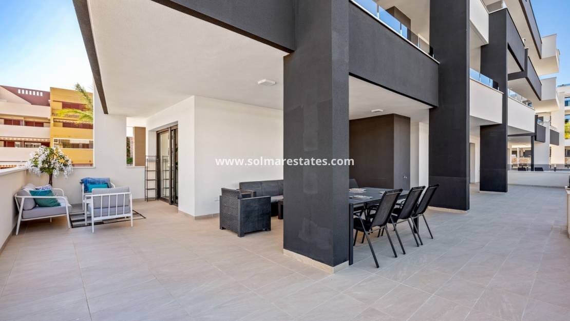 3 slaapkamer Appartement te koop in Playa Flamenca met zwembad - € 589.900 (Ref: 9805407)