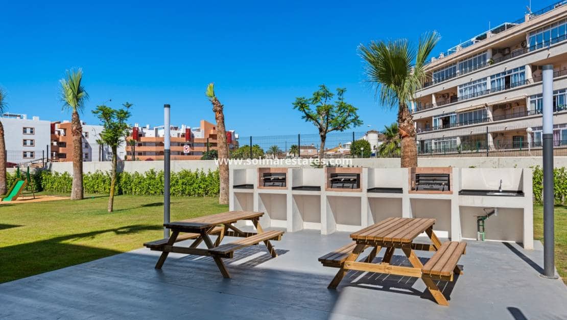 3 slaapkamer Appartement te koop in Playa Flamenca met zwembad - € 589.900 (Ref: 9805407)