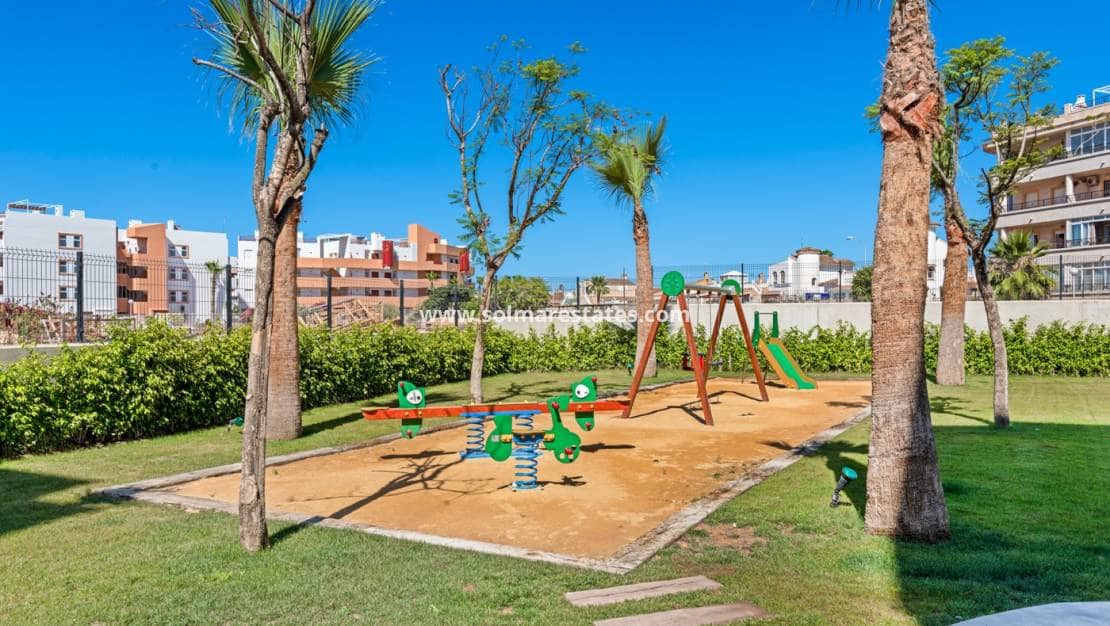 3 slaapkamer Appartement te koop in Playa Flamenca met zwembad - € 589.900 (Ref: 9805407)