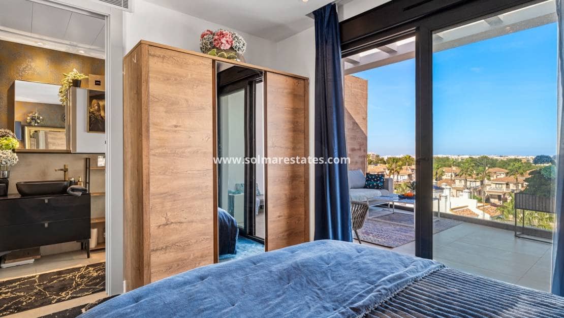 3 sypialnia Apartament na sprzedaż w Villamartin z basenem - 639 000 € (Ref: 9805408)