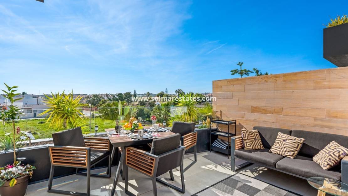 3 sypialnia Apartament na sprzedaż w Villamartin z basenem - 639 000 € (Ref: 9805408)