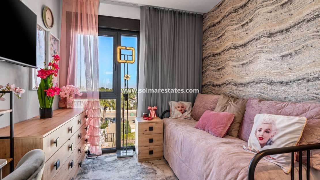 3 sypialnia Apartament na sprzedaż w Villamartin z basenem - 639 000 € (Ref: 9805408)