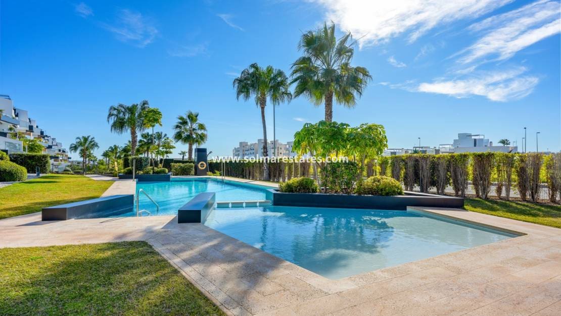 3 sypialnia Apartament na sprzedaż w Villamartin z basenem - 639 000 € (Ref: 9805408)