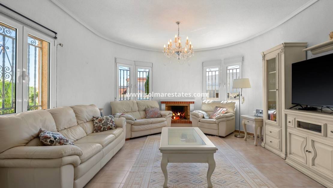 2 slaapkamer Villa te koop in Ciudad Quesada met zwembad - € 345.000 (Ref: 9805411)