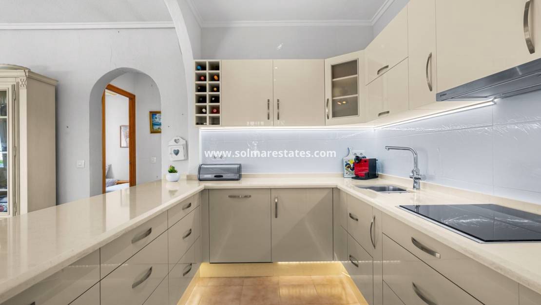 2 slaapkamer Villa te koop in Ciudad Quesada met zwembad - € 345.000 (Ref: 9805411)