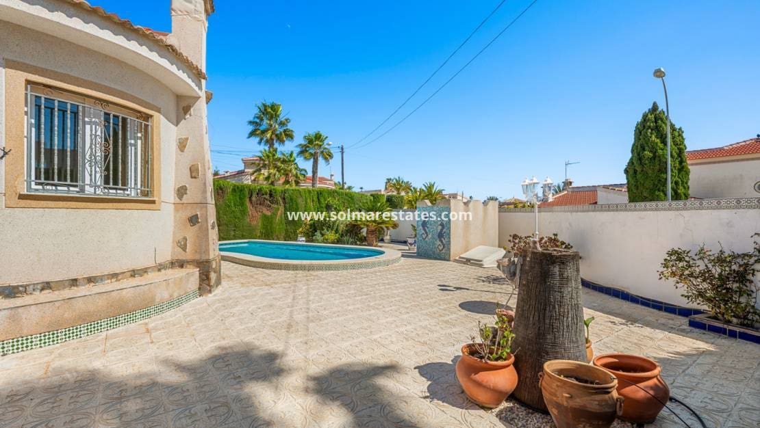 2 slaapkamer Villa te koop in Ciudad Quesada met zwembad - € 345.000 (Ref: 9805411)