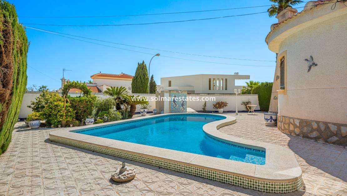 2 slaapkamer Villa te koop in Ciudad Quesada met zwembad - € 345.000 (Ref: 9805411)