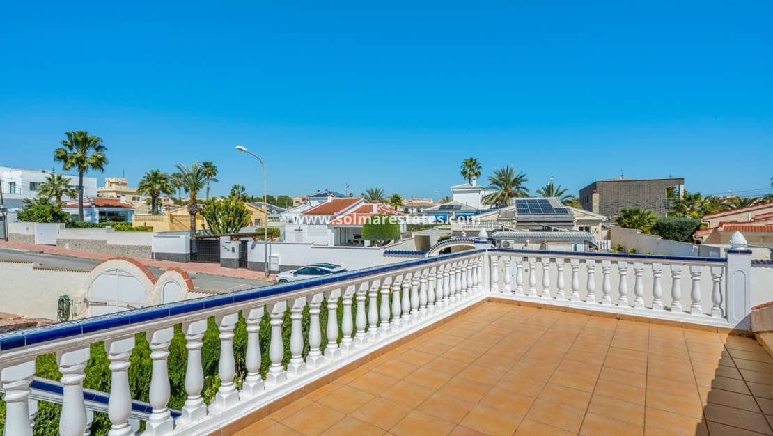 2 slaapkamer Villa te koop in Ciudad Quesada met zwembad - € 345.000 (Ref: 9805411)