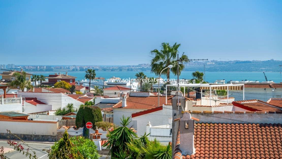 2 slaapkamer Villa te koop in Ciudad Quesada met zwembad - € 345.000 (Ref: 9805411)