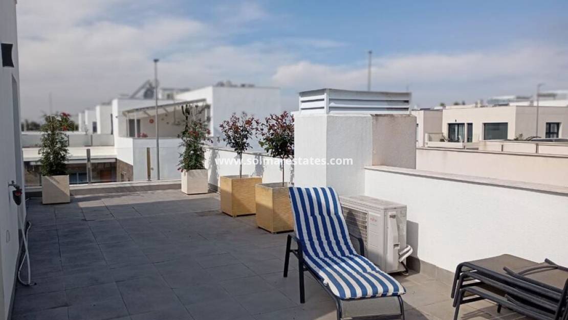 3 bedroom Villa for sale in Daya Vieja with pool - € 295,000 (Ref: 9805413)