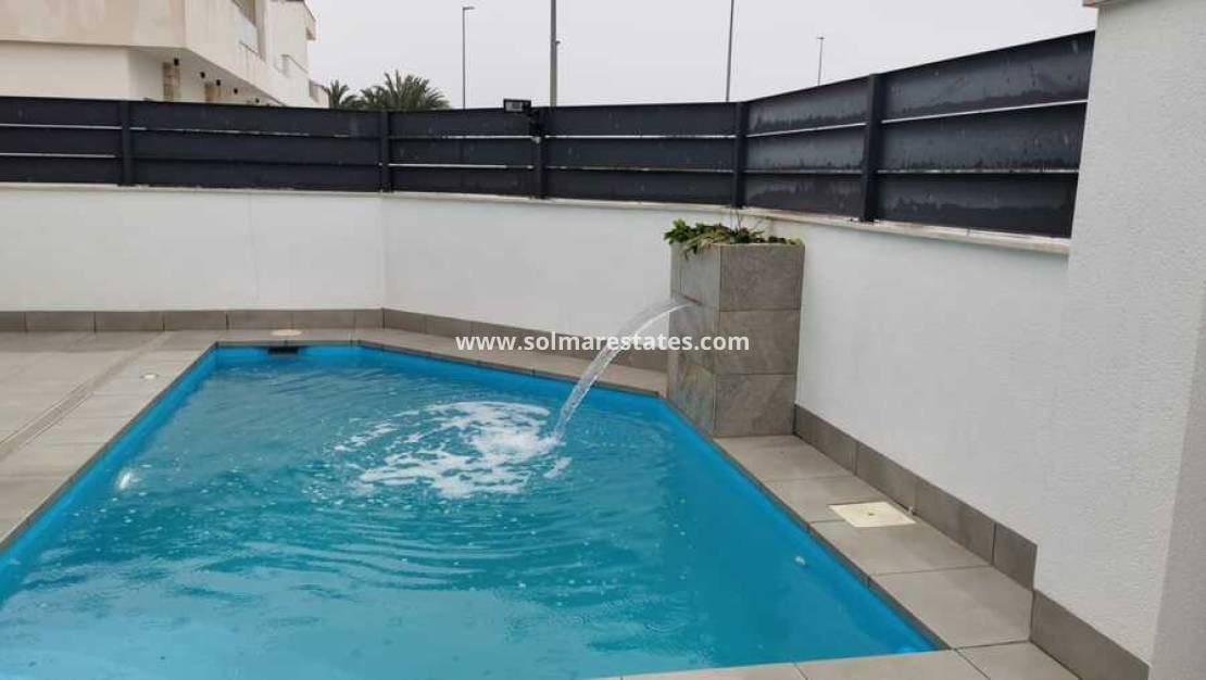 3 bedroom Villa for sale in Daya Vieja with pool - € 295,000 (Ref: 9805413)