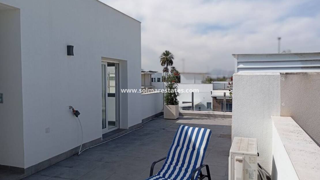 3 bedroom Villa for sale in Daya Vieja with pool - € 295,000 (Ref: 9805413)