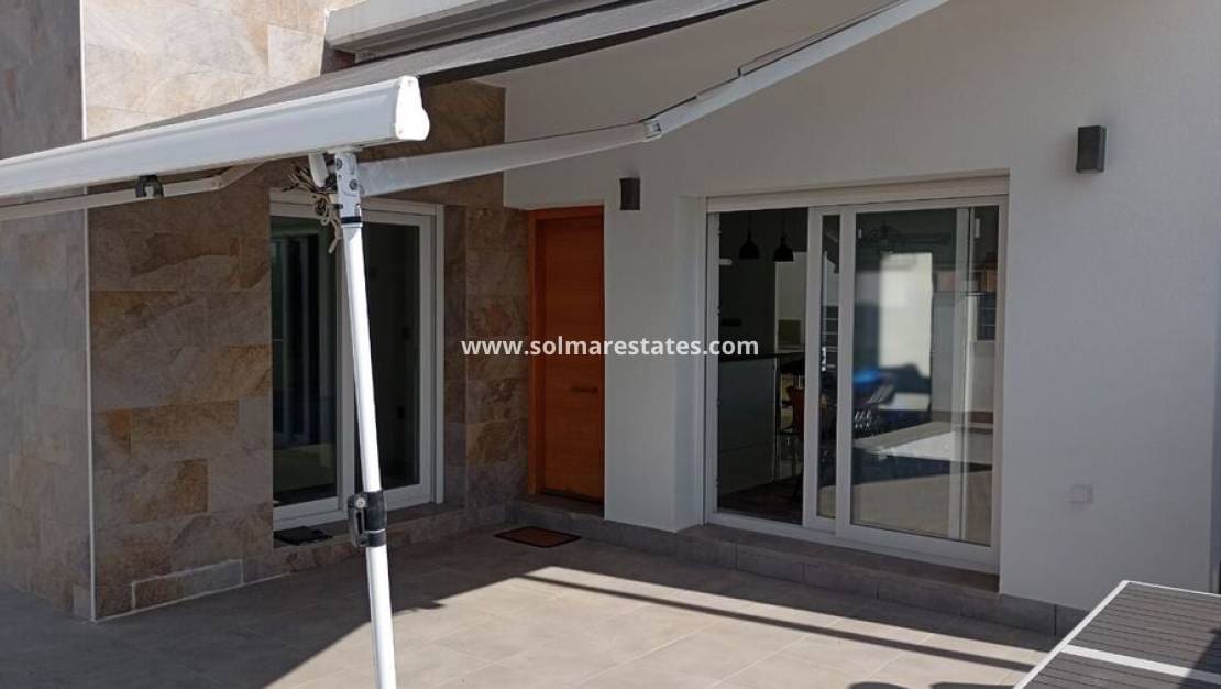 3 bedroom Villa for sale in Daya Vieja with pool - € 295,000 (Ref: 9805413)
