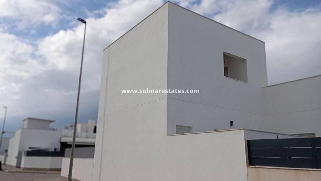 3 bedroom Villa for sale in Daya Vieja with pool - € 295,000 (Ref: 9805413)