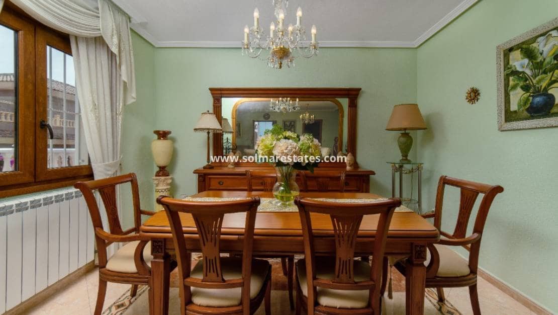 2 slaapkamer Villa te koop in Los Altos met zwembad - € 290.000 (Ref: 9805414)