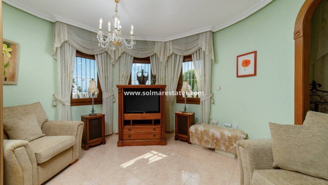 2 slaapkamer Villa te koop in Los Altos met zwembad - € 290.000 (Ref: 9805414)