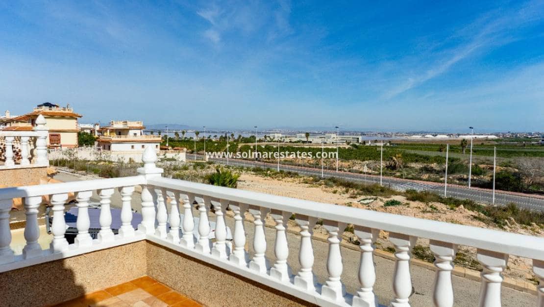 2 slaapkamer Villa te koop in Los Altos met zwembad - € 290.000 (Ref: 9805414)