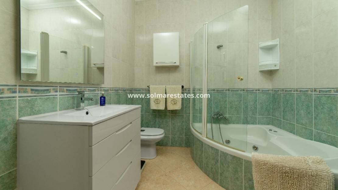 2 slaapkamer Villa te koop in Los Altos met zwembad - € 290.000 (Ref: 9805414)