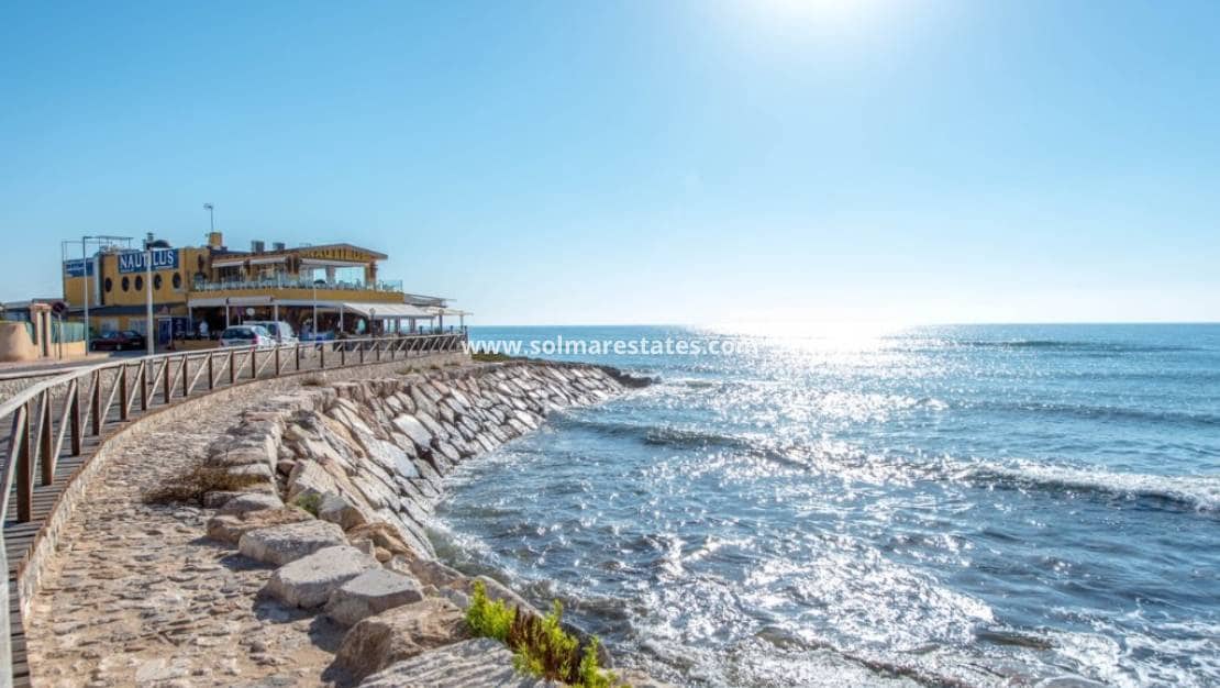 2 slaapkamer Villa te koop in Los Altos met zwembad - € 290.000 (Ref: 9805414)