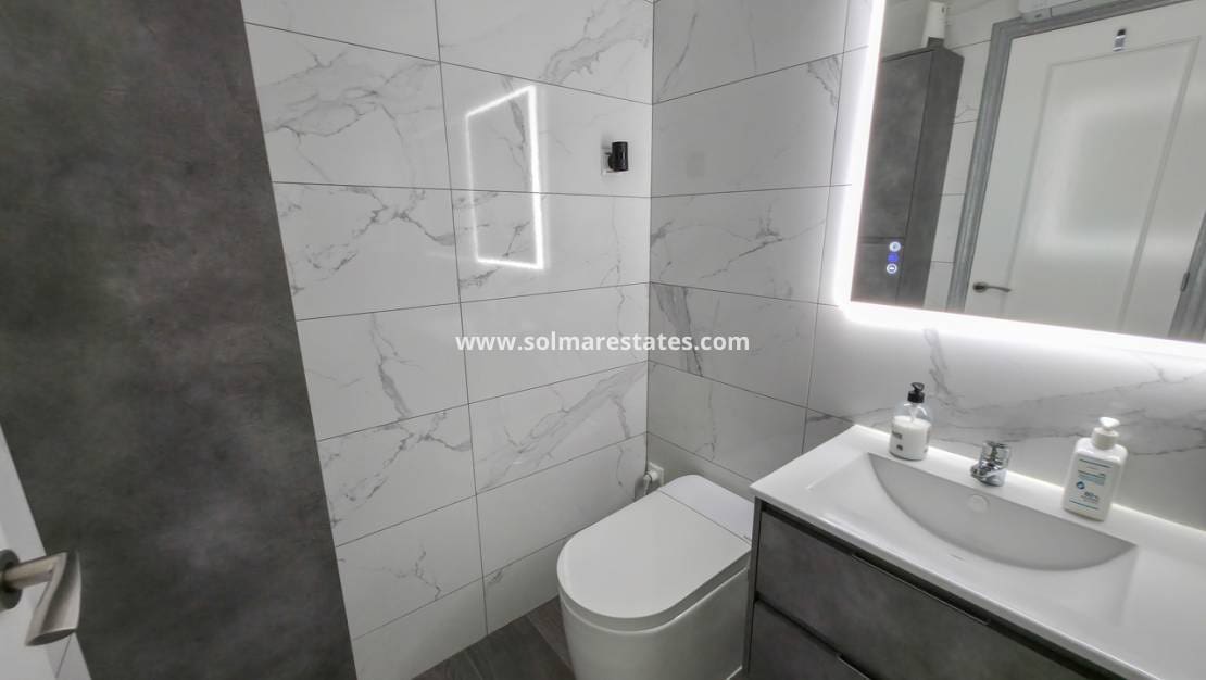 2 quarto Apartamento para venda em Los Montesinos com piscina - 135 000 € (Ref: 9805415)