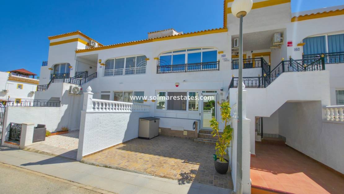 2 quarto Apartamento para venda em Los Montesinos com piscina - 135 000 € (Ref: 9805415)