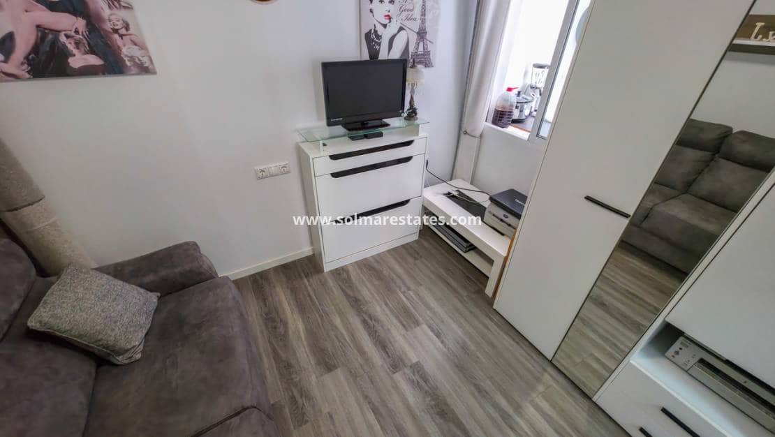 2 quarto Apartamento para venda em Los Montesinos com piscina - 135 000 € (Ref: 9805415)