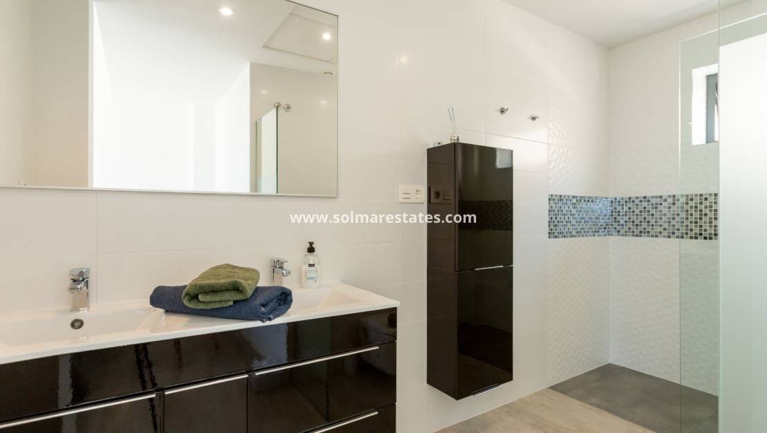 3 chambre Villa/Maison à vendre à Dona Pepa avec piscine - 395 000 € (Ref: 9806961)