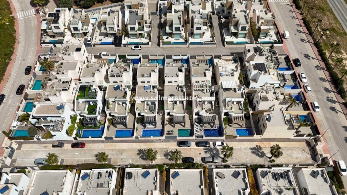 3 chambre Villa/Maison à vendre à Dona Pepa avec piscine - 395 000 € (Ref: 9806961)