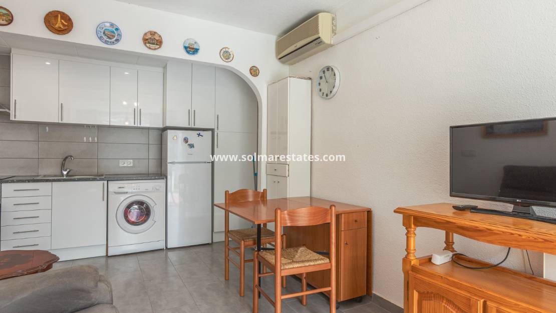 1 quarto Apartamento para venda em Los Balcones com piscina - 125 000 € (Ref: 9806962)