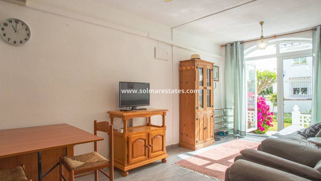 1 quarto Apartamento para venda em Los Balcones com piscina - 125 000 € (Ref: 9806962)
