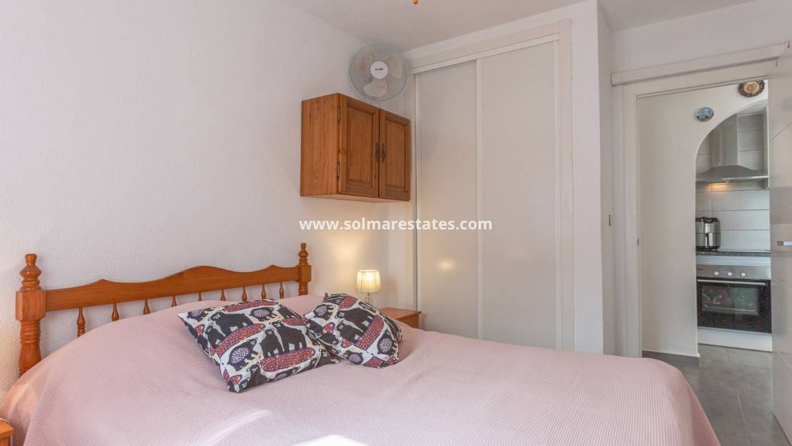 1 quarto Apartamento para venda em Los Balcones com piscina - 125 000 € (Ref: 9806962)