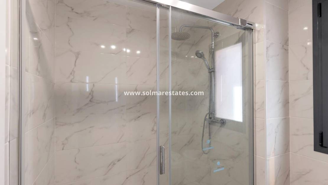 2 sypialnia Apartament na sprzedaż w Villamartin z basenem - 275 000 € (Ref: 9806963)