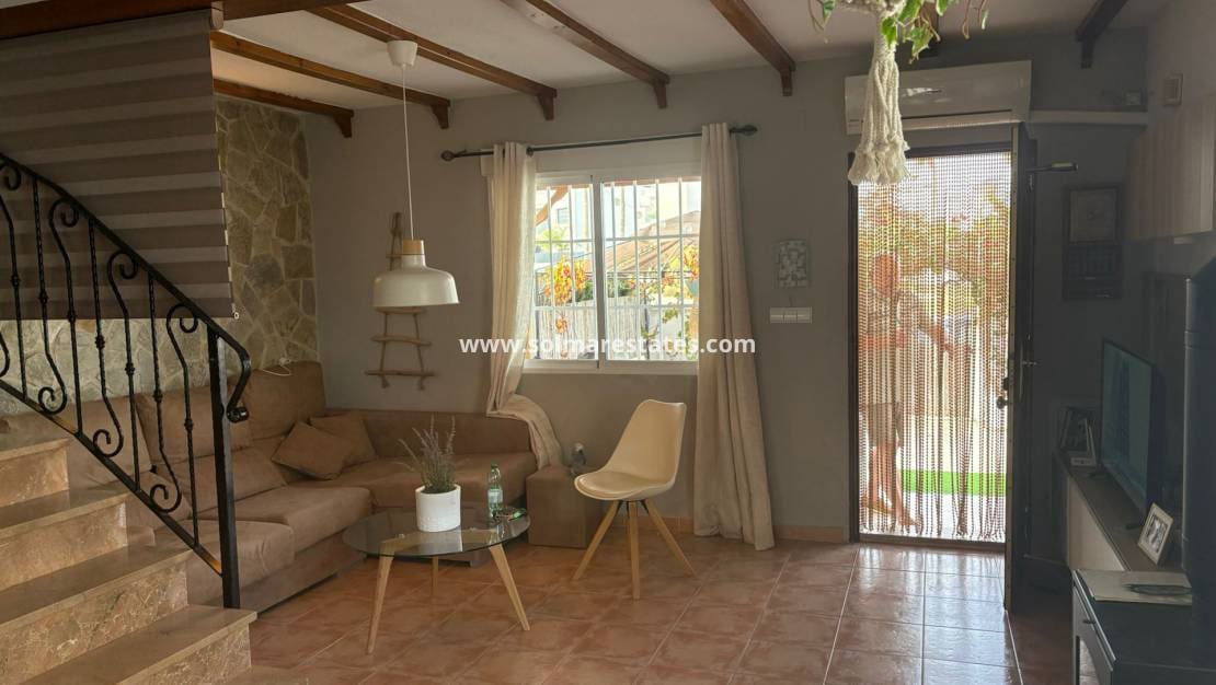 Casa de 3 habitaciones en Algorfa en venta con piscina - 220.000 € (Ref: 9806964)