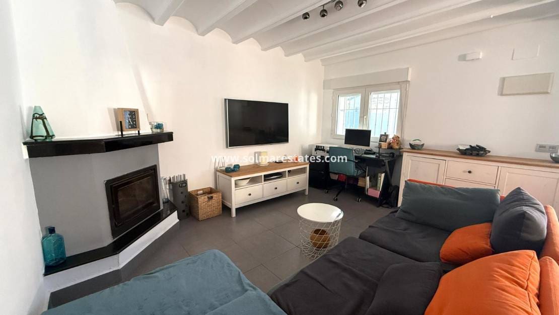 2 Zimmer Villa zu verkaufen in Playa Flamenca mit Pool - 385.000 € (Ref: 9806965)