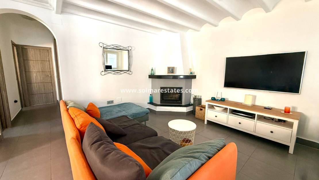 2 Zimmer Villa zu verkaufen in Playa Flamenca mit Pool - 385.000 € (Ref: 9806965)