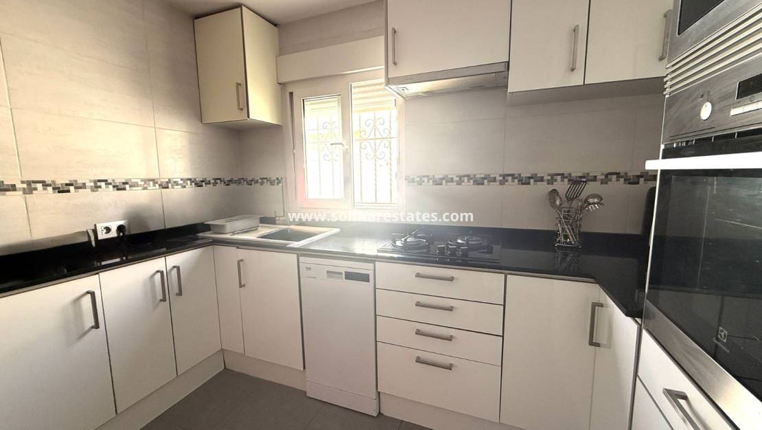 2 Zimmer Villa zu verkaufen in Playa Flamenca mit Pool - 385.000 € (Ref: 9806965)