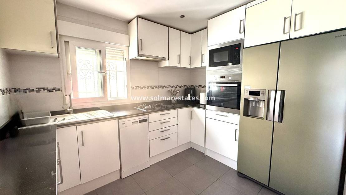 2 Zimmer Villa zu verkaufen in Playa Flamenca mit Pool - 385.000 € (Ref: 9806965)