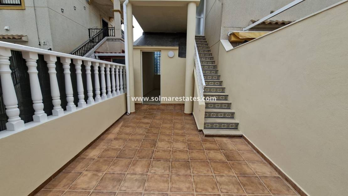 2 Zimmer Apartment zu verkaufen in Playa Flamenca mit Pool - 179.000 € (Ref: 9808563)